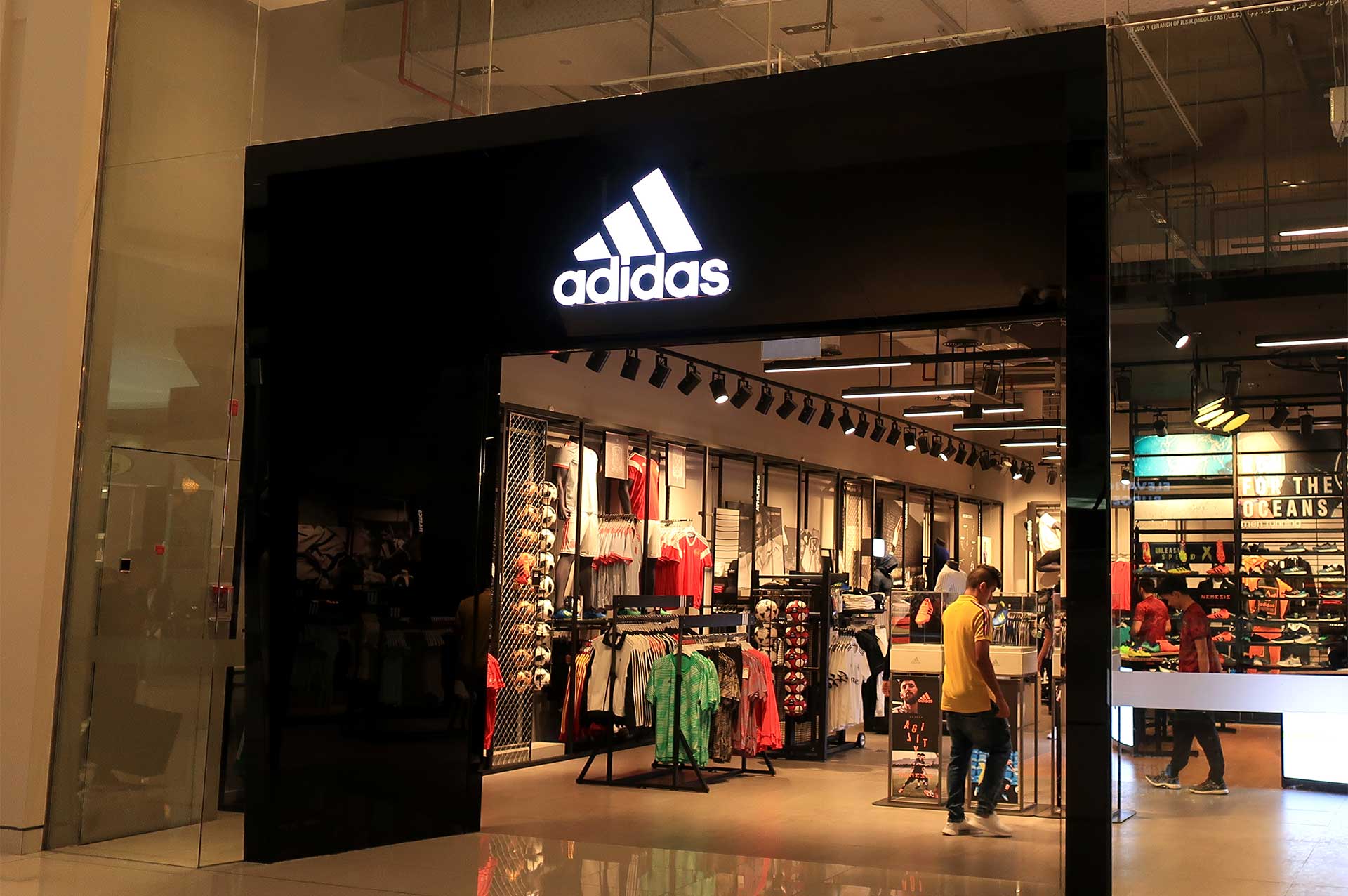 dalma mall adidas